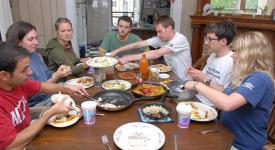 Обычная трапеза со сверхъестественной семьей